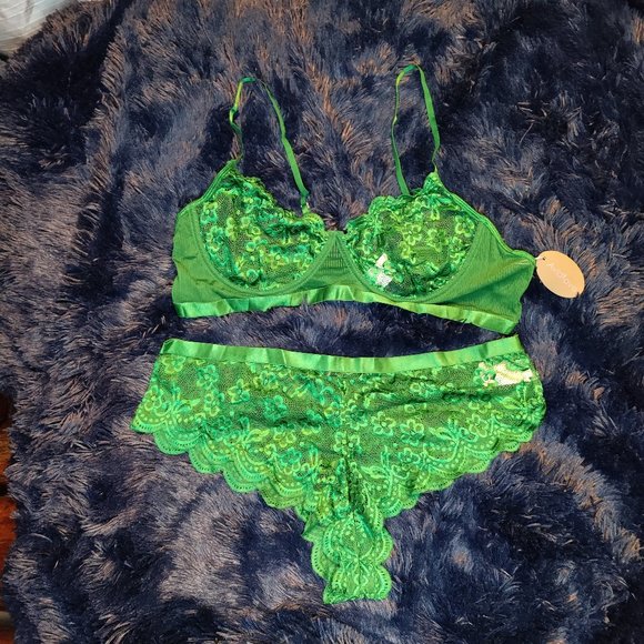 Sexy Lingerie Set Underwire Lace Bra and Panty - Picture 2 of 7